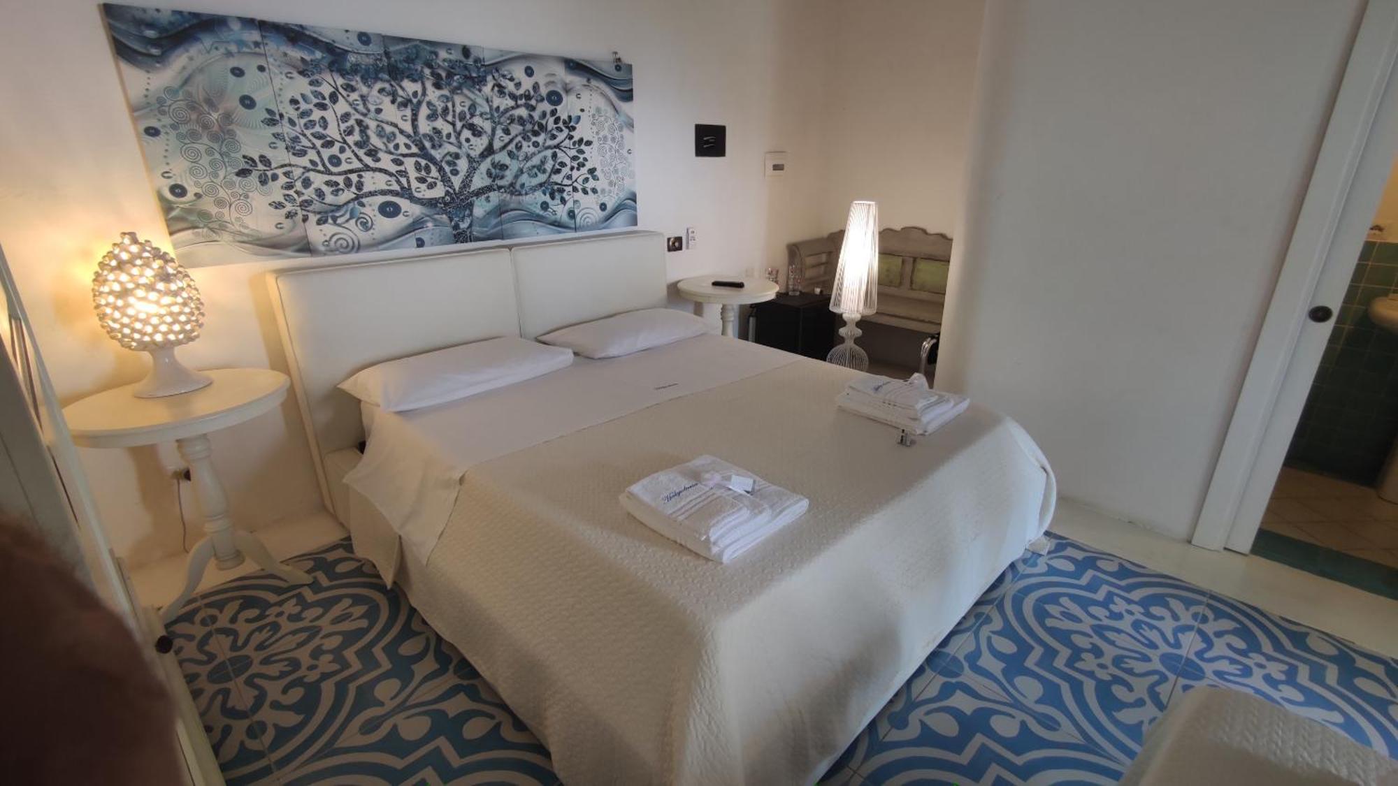 Halgoduria Hotel Santa Marina Salina Quarto foto