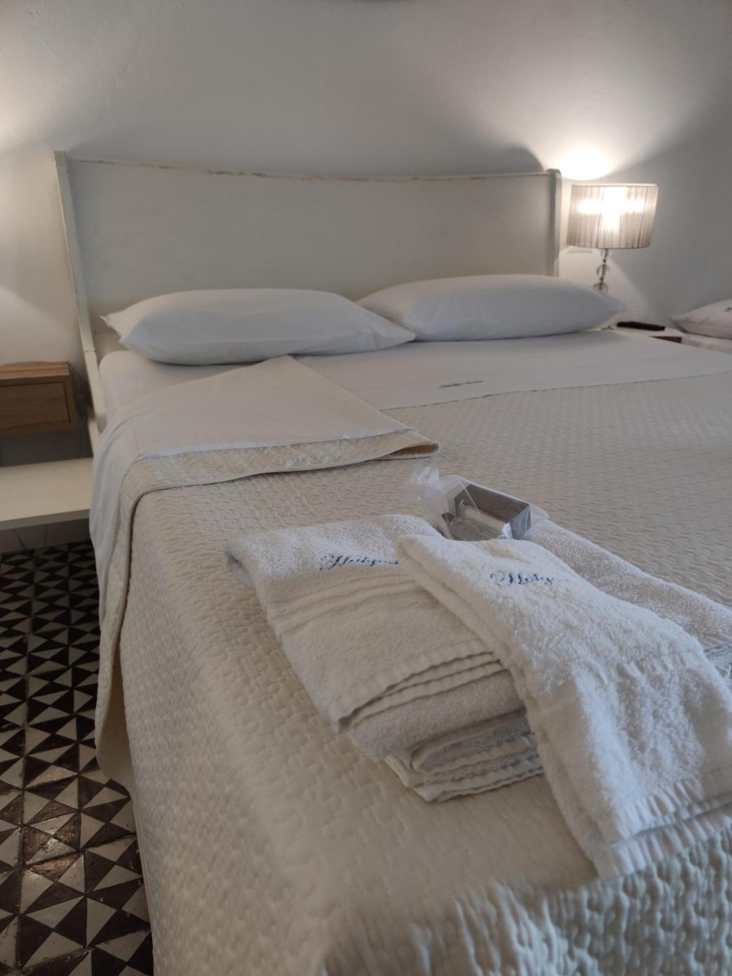Halgoduria Hotel Santa Marina Salina Quarto foto