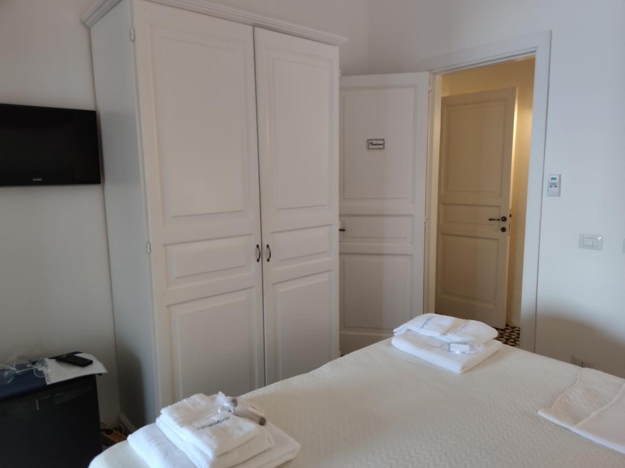 Halgoduria Hotel Santa Marina Salina Quarto foto